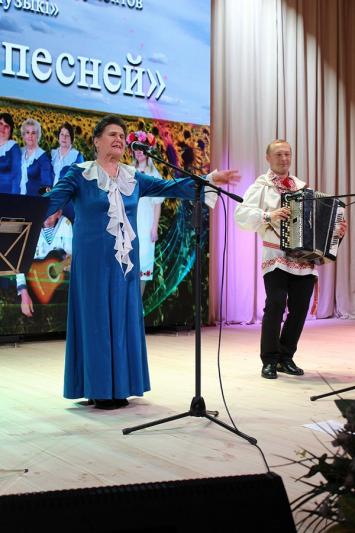 Концерт «С душой и песней» прошел в Костюковичском районном Центре культуры. Фото