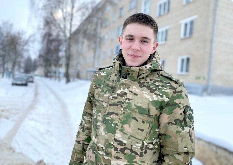 Молодой солдат из Костюковичей Никита Хомченко за хорошую службу был удостоен нагрудного знака отличия «За адзнаку»