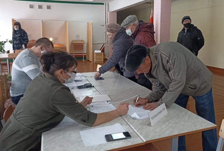 Фотофакт: Костюковчане активно принимают участие в референдуме