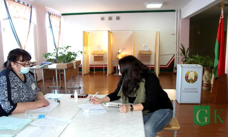 Как проходит голосование на избирательном участке № 5 в Костюковичах