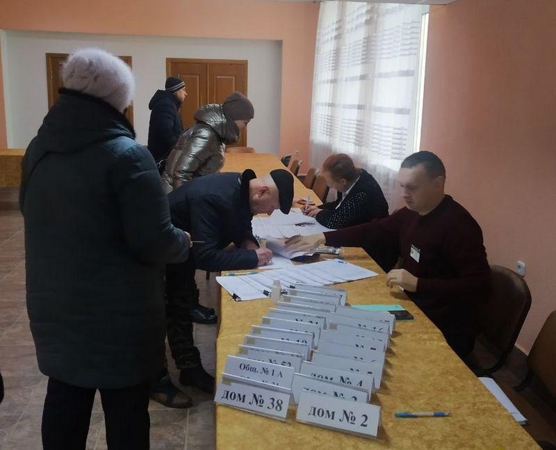 Фотофакт: Костюковчане активно принимают участие в референдуме