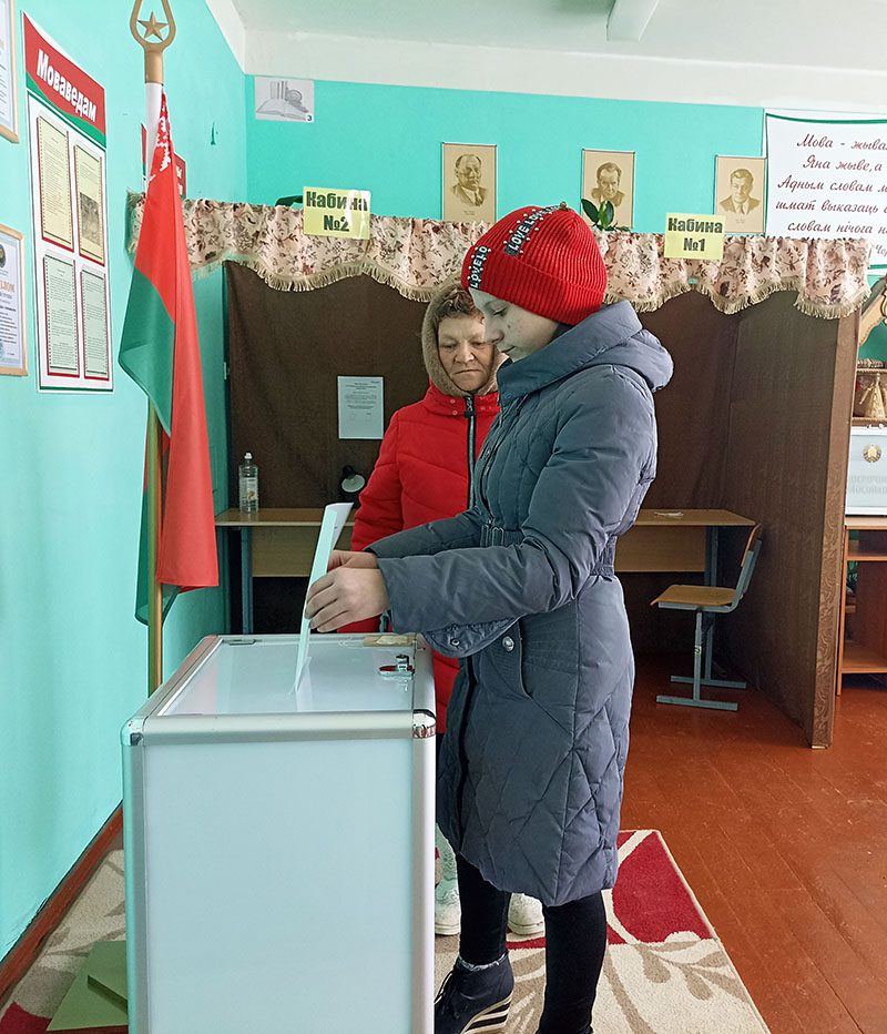 На Тупичинском участке для голосования № 13 активная явка граждан