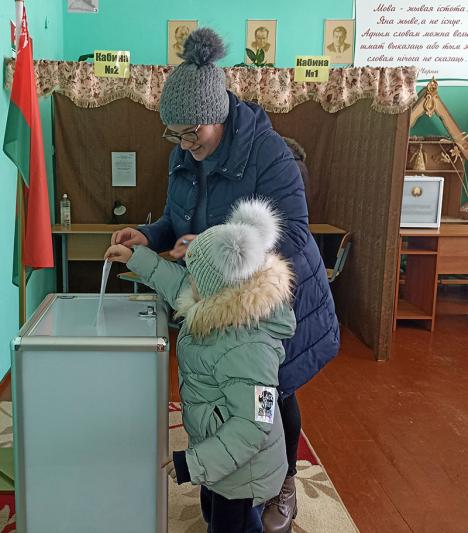 На Тупичинском участке для голосования № 13 активная явка граждан
