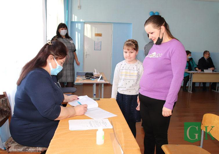 На Белодубровском избирательном участке № 9 голосуют за мир и спокойствие в стране