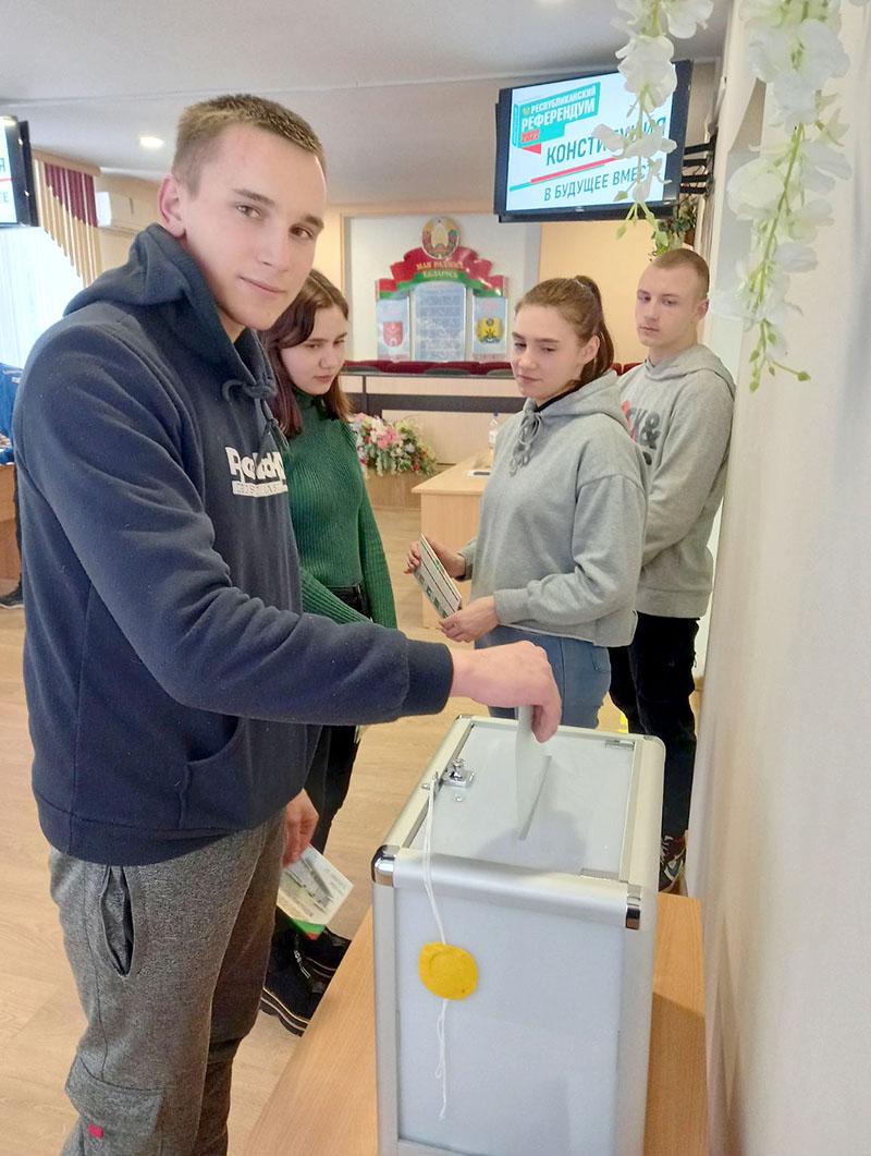 Учащиеся Костюковичского профессионального лицея № 8 приняли участие в голосовании впервые