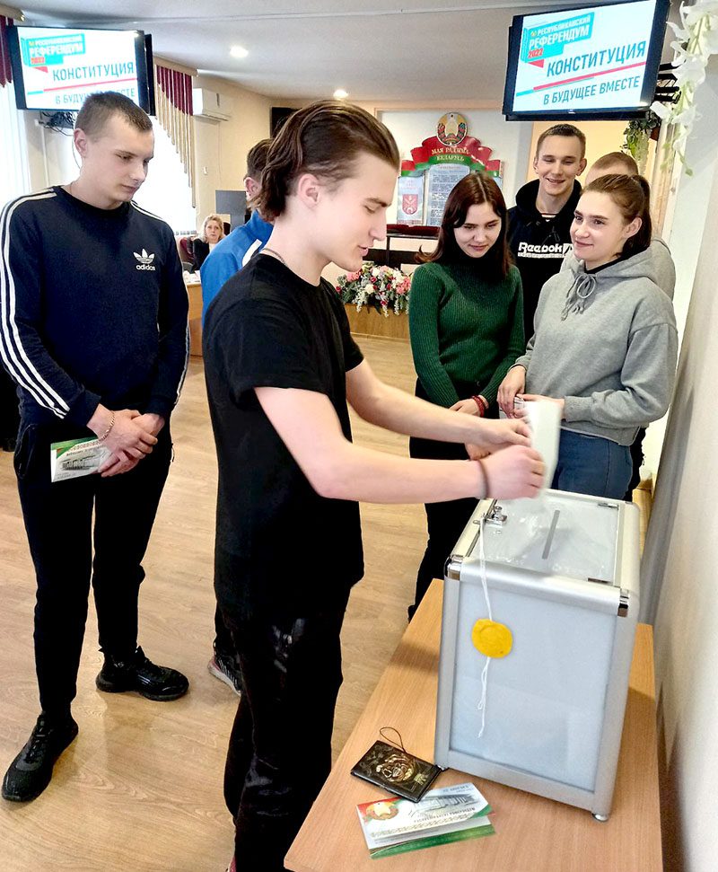 Учащиеся Костюковичского профессионального лицея № 8 приняли участие в голосовании впервые