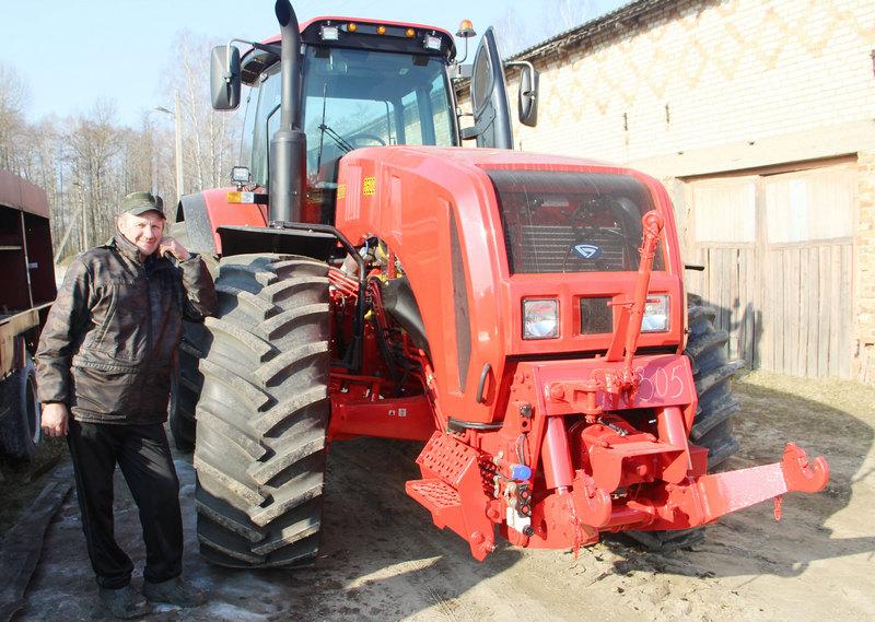 Новые трактора «Беларус-3522» поступили в хозяйства Костюковичского района