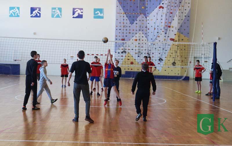 Как соревновались в волейбол подростки из Костюковичского района