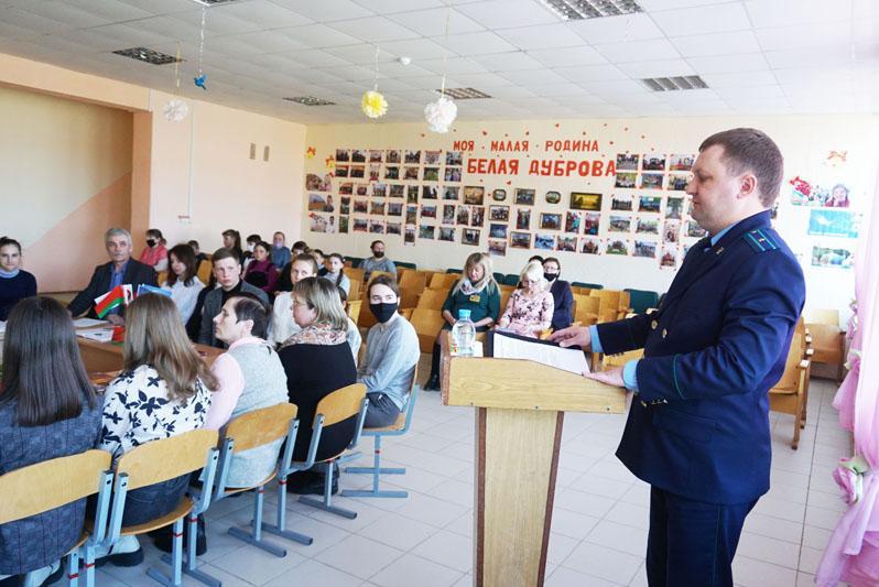 В Белодубровской средней школе прошло мероприятие «Нам жить и помнить», посвященное геноциду белорусского народа в 1941-1945 годы
