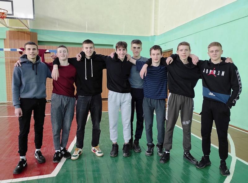 Сборная команда по волейболу среди подростков Костюковичского района заняла первое место в областных зональных соревнованиях