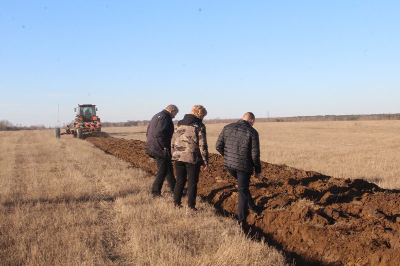 В Костюковичском районе приступили к весенним полевым работам в КСУП "Самотевичи Агро"