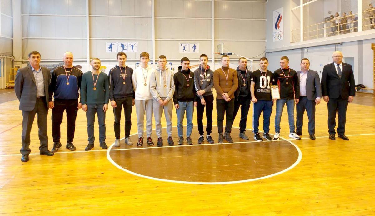 В Сураже прошли открытые соревнования по мини-футболу и волейболу
