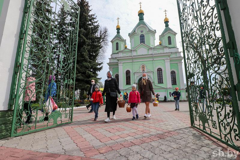Белорусские каналы в прямом эфире покажут пасхальные богослужения и ряд специальных программ