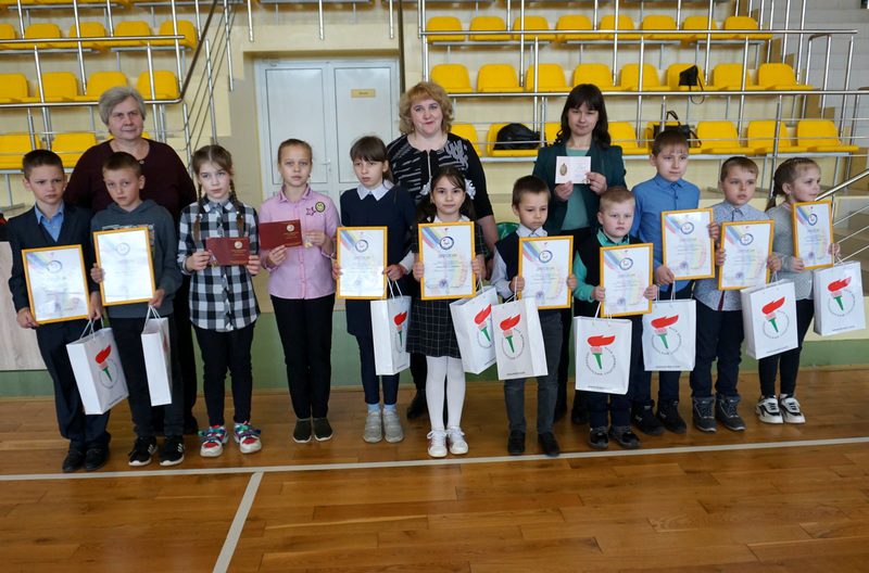 В Костюковичах наградили юных спортсменов и учащихся конкурса детского рисунка