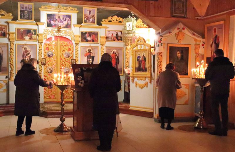 Фотофакт: во всех храмах Костюковщины прошли пасхальные богослужения