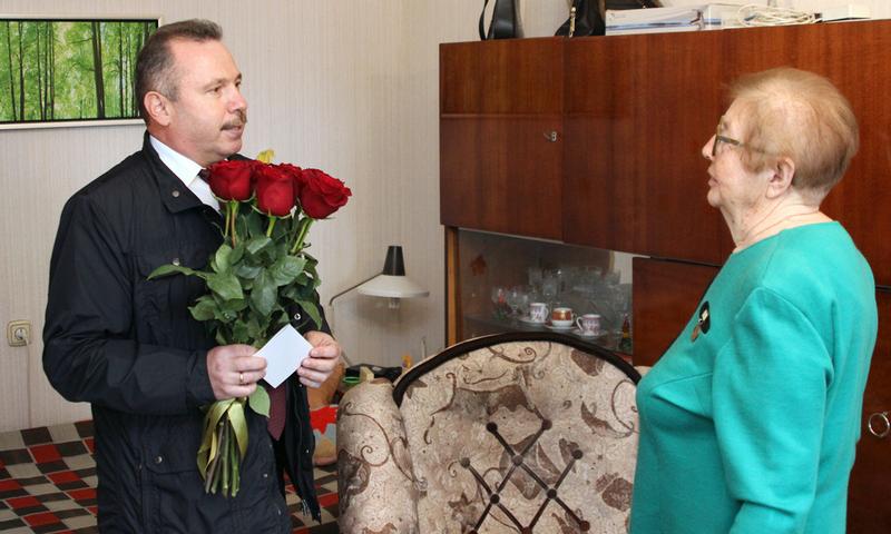 Член Совета Республики Виктор Ананич навестил ветерана ВОВ