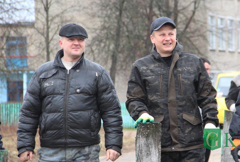 В Костюковичах сотрудники милиции приняли участие в республиканском субботнике