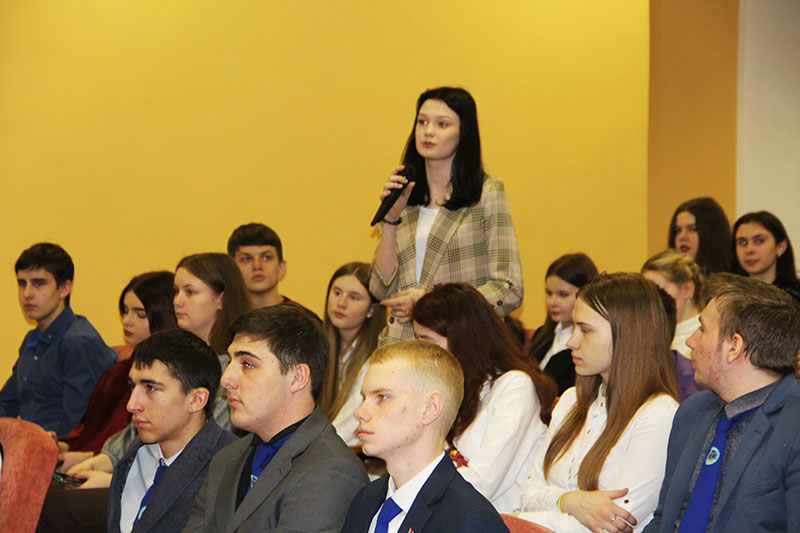 Сергей Сыранков встретился с учащимися учреждений образования города Костюковичи