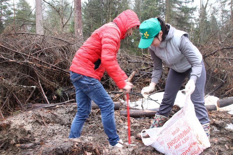 Жители Костюковичского района участвуют в акции «Неделя леса-2022»