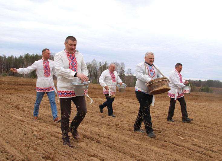 Традиционный обряд «Засевки» прошел на Костюковщине