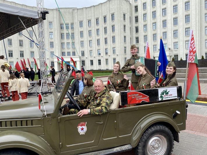 В Могилеве на площади Ленина был дан старт областному молодежному патриотическому проекту "Дорогами Памяти и Славы"