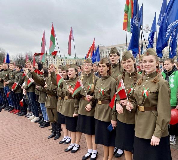 В Могилеве на площади Ленина был дан старт областному молодежному патриотическому проекту "Дорогами Памяти и Славы"