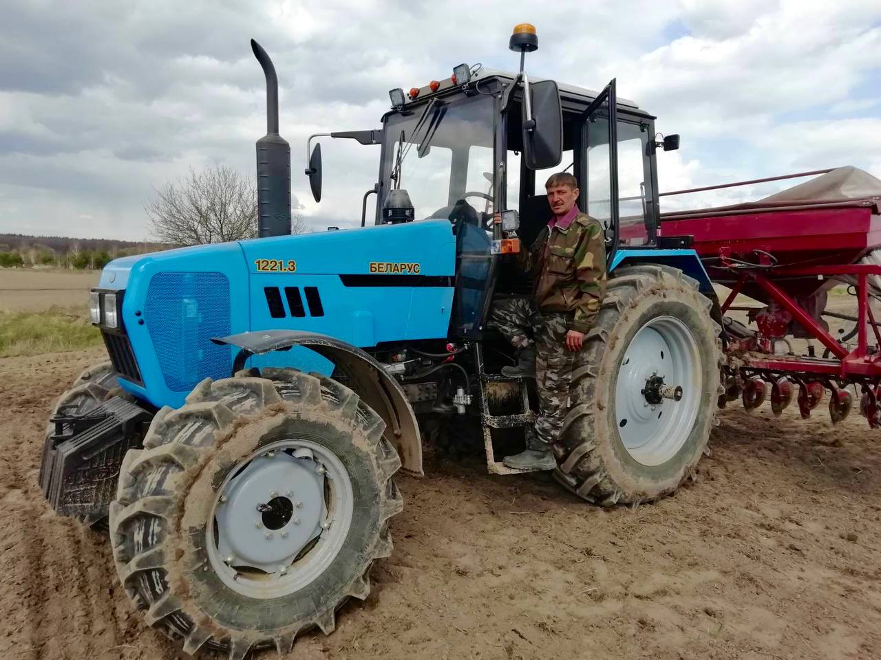 Два новых трактора МТЗ-1221 поступили в КСУП «Мошевое Агро»