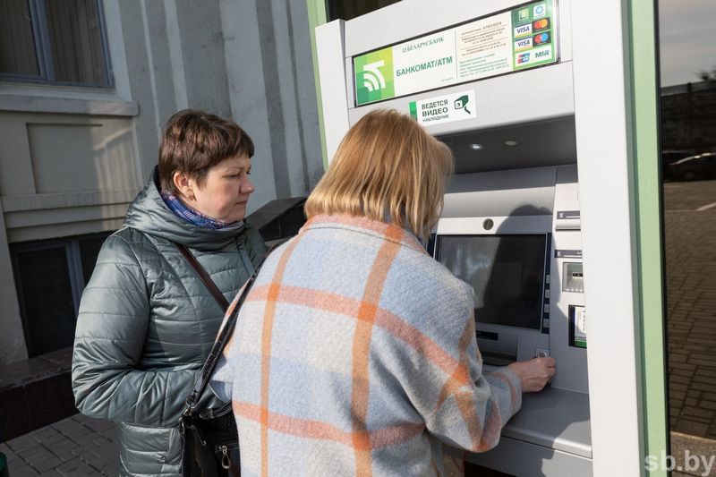 В Могилеве появляются банкоматы с речевым помощником для незрячих