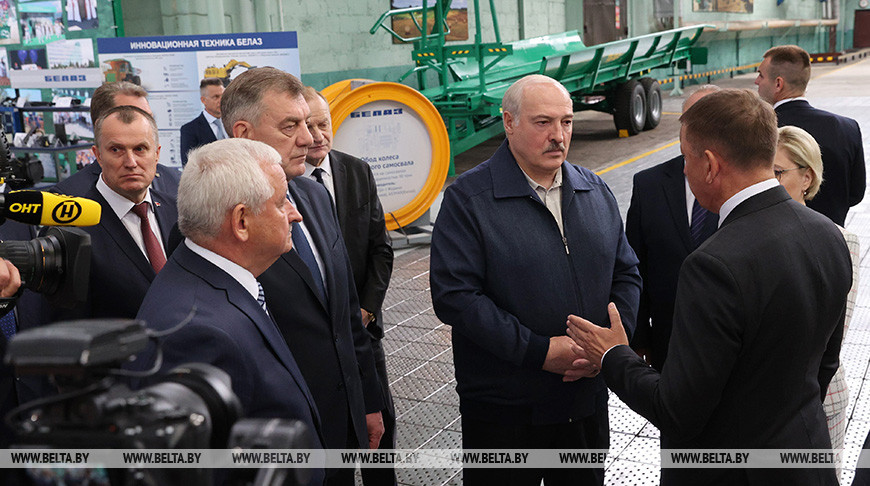 Лукашенко - руководству промпредприятий: с импортозамещением будем вас поддавливать, это шанс