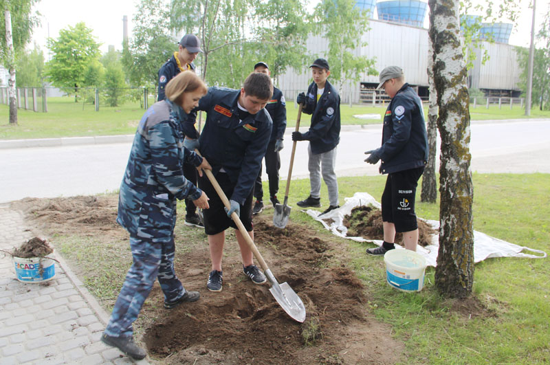Студотряд получил наряд: Костюковичские гимназисты зарабатывают свои первые деньги на Белорусском цементном заводе