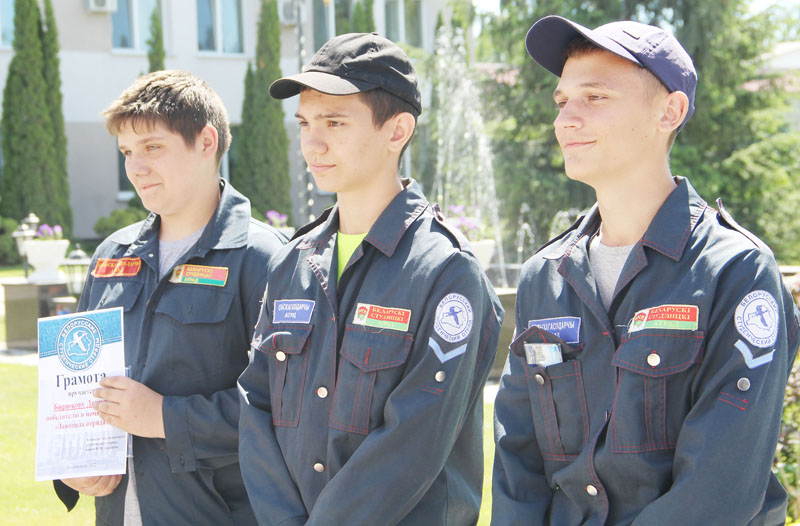 На Белорусском цементном заводе закончил работу экологический студенческий отряд