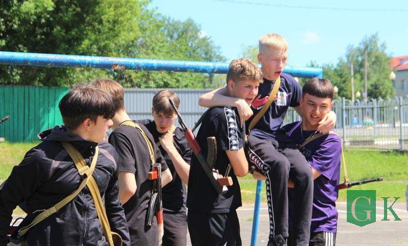 Представители в/ч 12180 из Осиповичей посетили оздоровительный лагерь в Костюковичах