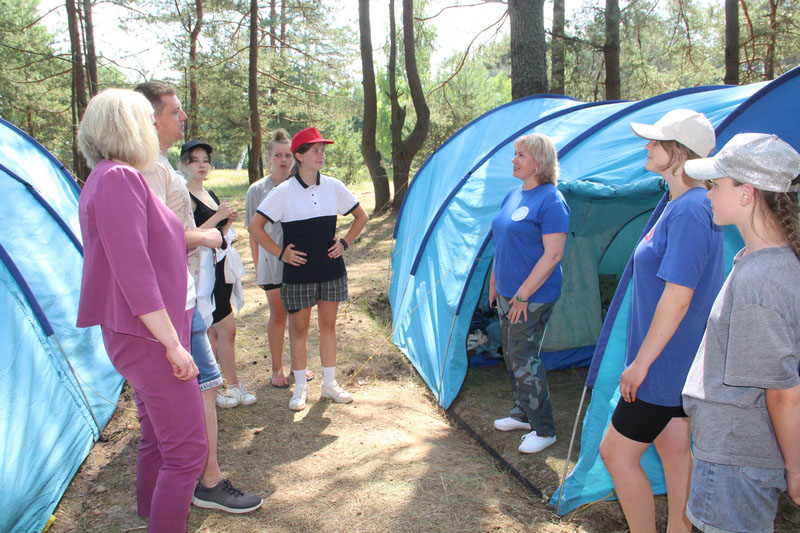 В Костюковичском районе на берегу реки Беседь начал работу туристский палаточный лагерь "Эдельвейс"