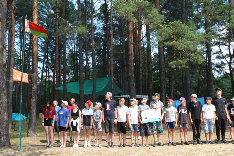 В Костюковичском районе на берегу реки Беседь начал работу туристский палаточный лагерь "Эдельвейс"