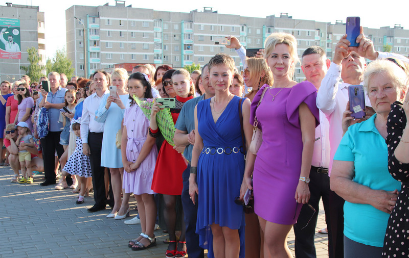 Выпускников 2022 года чествовали в Костюковичах