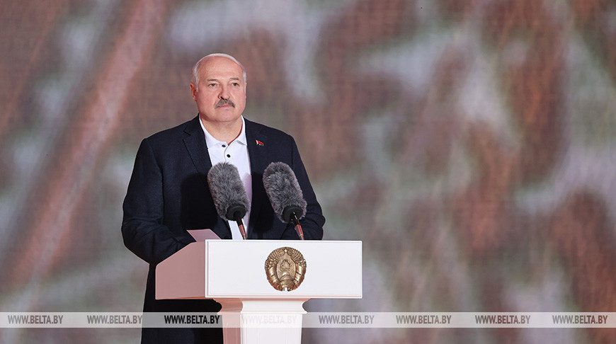 Аляксандр Лукашэнка: мы ганарымся сваёй зямлёй, не адмовімся ад яе ні пры якіх абставінах