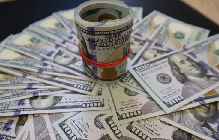 Почему опасно хранить деньги в долларах, рассказал экономист