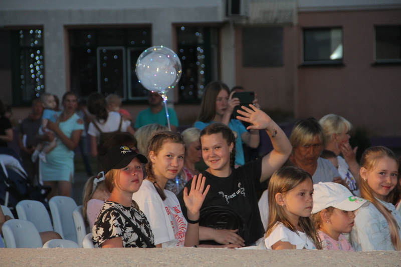 Акцией "Споем гимн вместе" завершились торжества Дня Независимости в Костюковичах