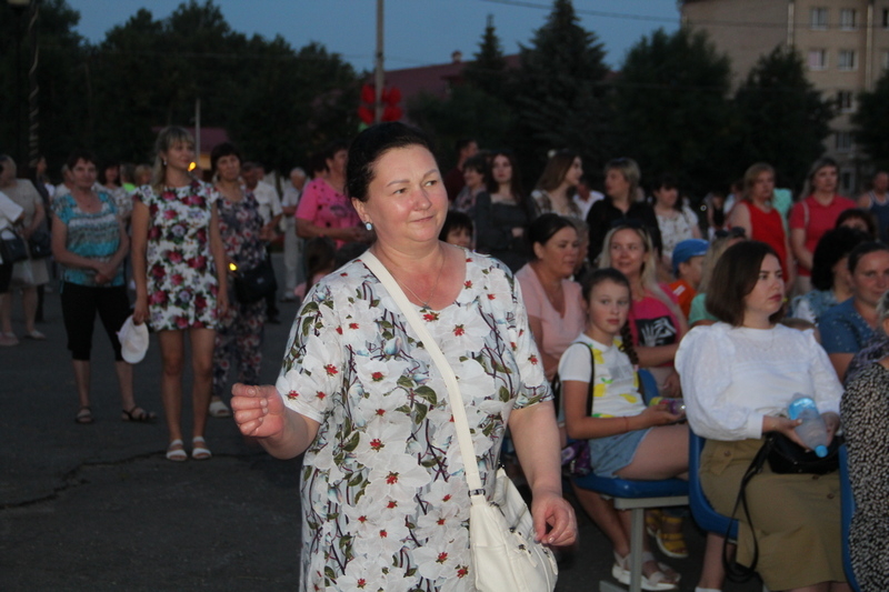 Акцией "Споем гимн вместе" завершились торжества Дня Независимости в Костюковичах