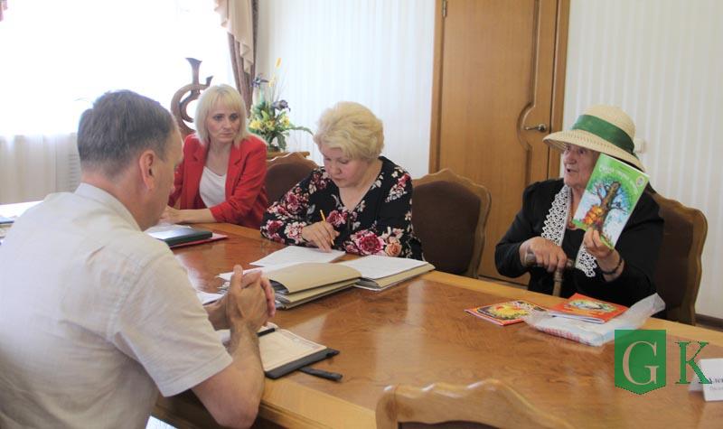 На очередной прием граждан к председателю Костюковичского райисполкома Александре Михеенко обратились пять человек