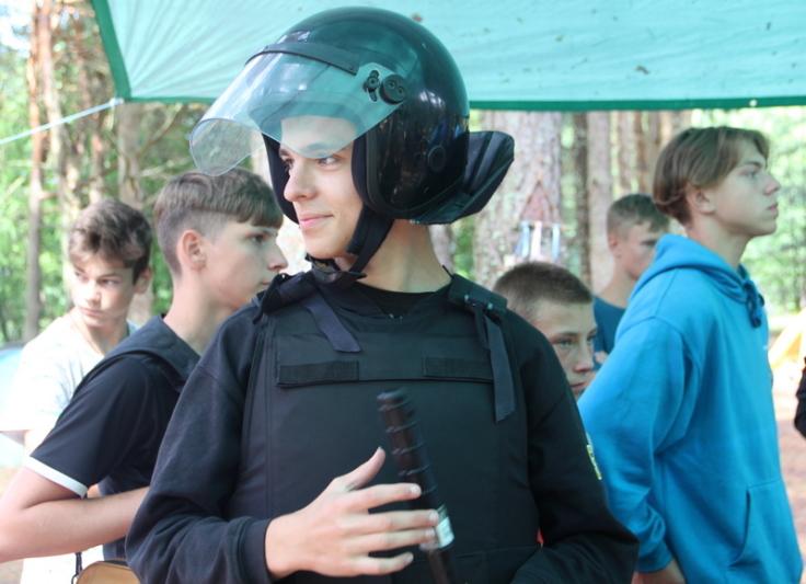 Костюковичские правоохранители посетили ребят из палаточного лагеря «Эдельвейс»