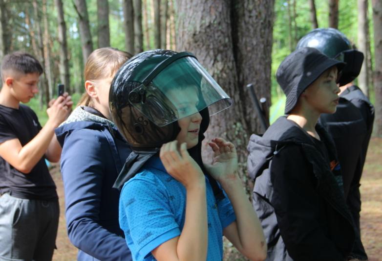 Костюковичские правоохранители посетили ребят из палаточного лагеря «Эдельвейс»