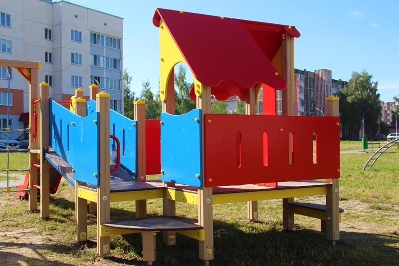 Фотофакт: еще одна новая детская площадка появилась в Костюковичах
