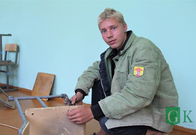Трудовой отряд по ремонту мебели организован на базе Костюковичского профессионального лицея №8