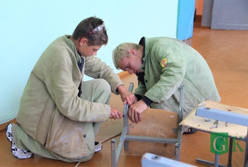 Трудовой отряд по ремонту мебели организован на базе Костюковичского профессионального лицея №8