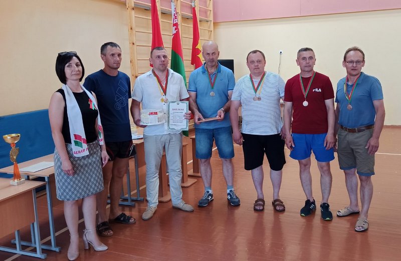 Команда Костюковичского района в числе сильнейших теннисистов юго-восточного региона