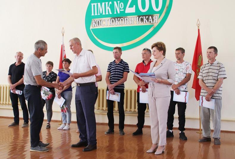 Накануне праздника торжественно поздравили строителей в ПМК-260