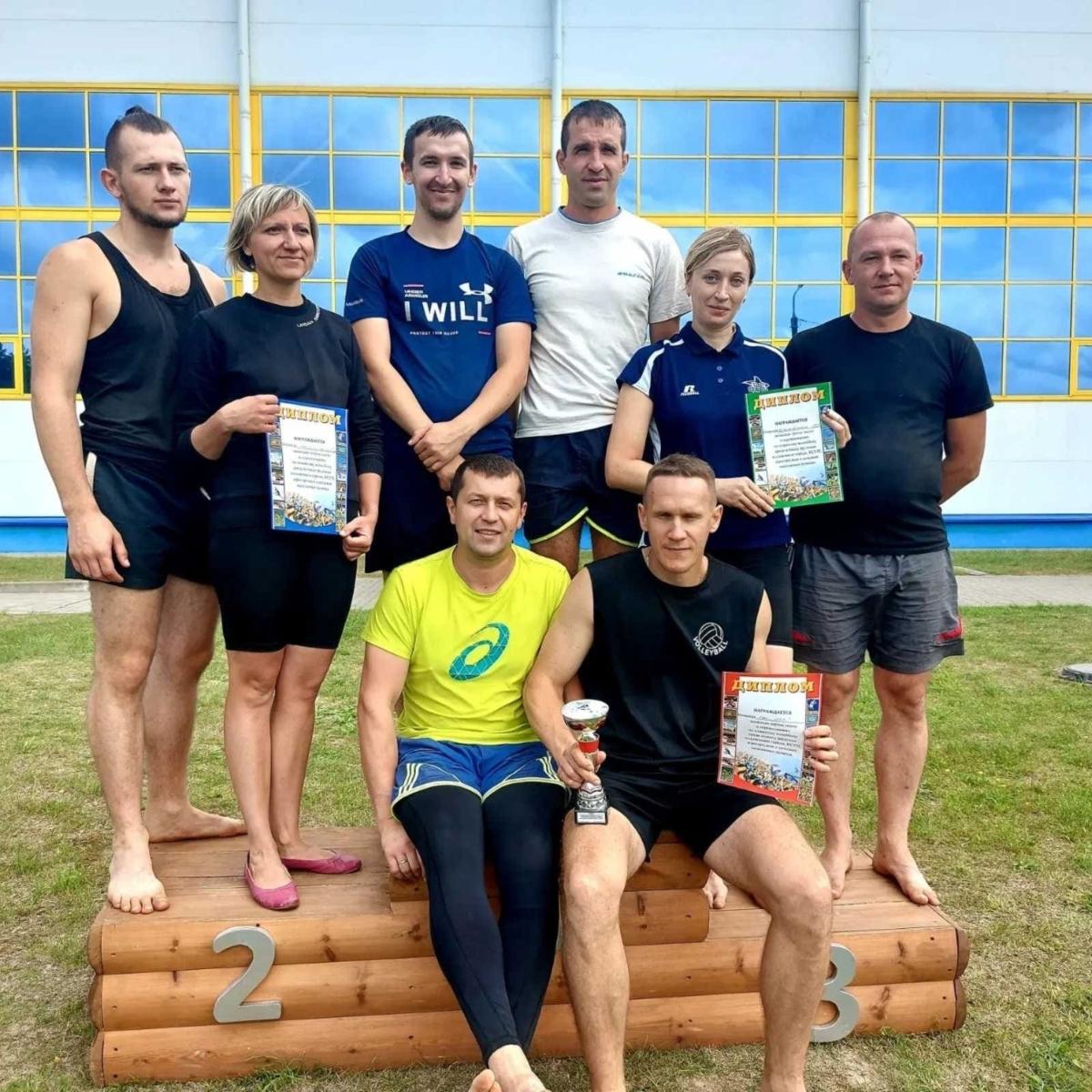 Трудовые коллективы сыграли в пляжный волейбол в Костюковичах