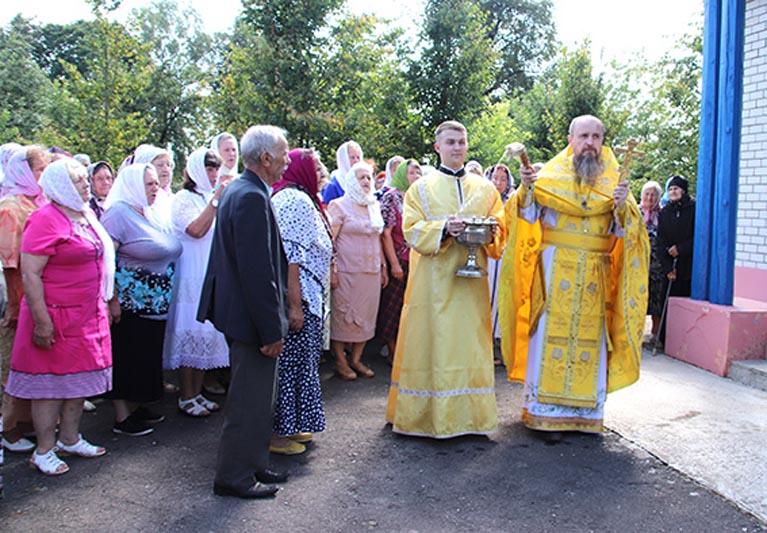 Богослужение в честь Святой Равноапостольной Марии Магдалины прошло в Костюковичах