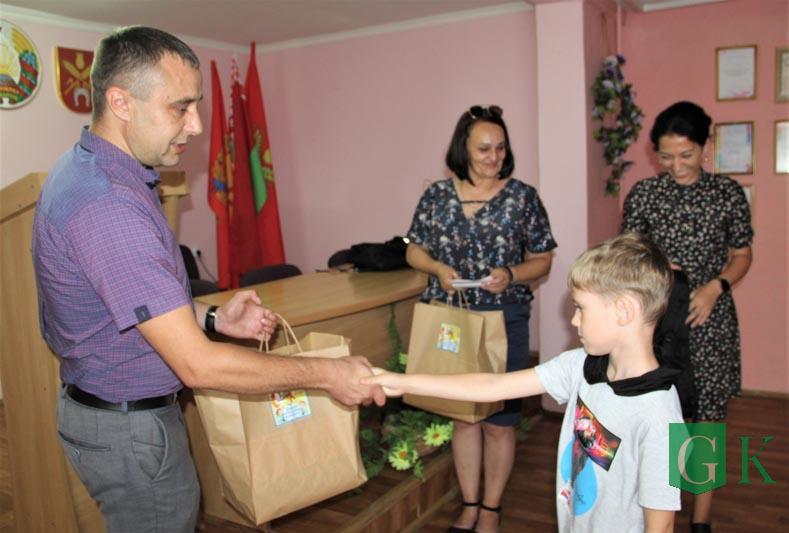 В Костюковичском жилкоммунхозе прошла благотворительная акция «Первый раз – в первый класс!»